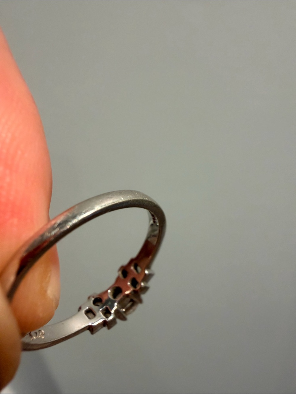 Real dimoand ring with size stones. Size 7 14k gold. - Picture 6 of 7